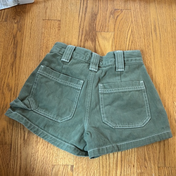 Green shorts - Picture 2 of 5